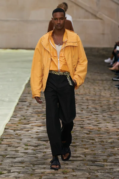 Look 14